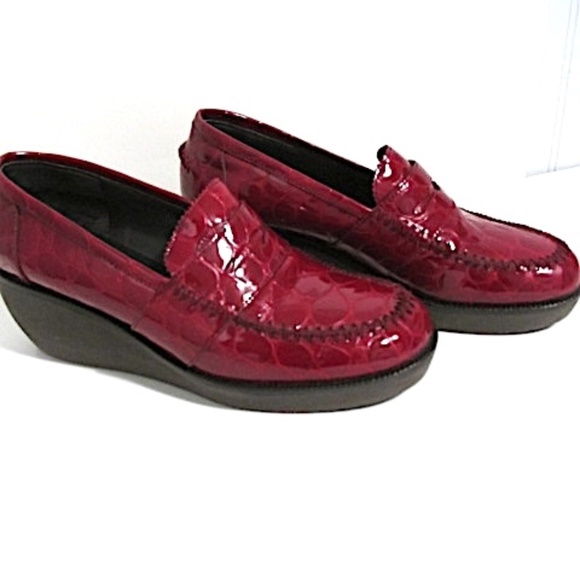 Donald J Pliner Dark Red Loafers, Size 7 - Picture 5 of 6